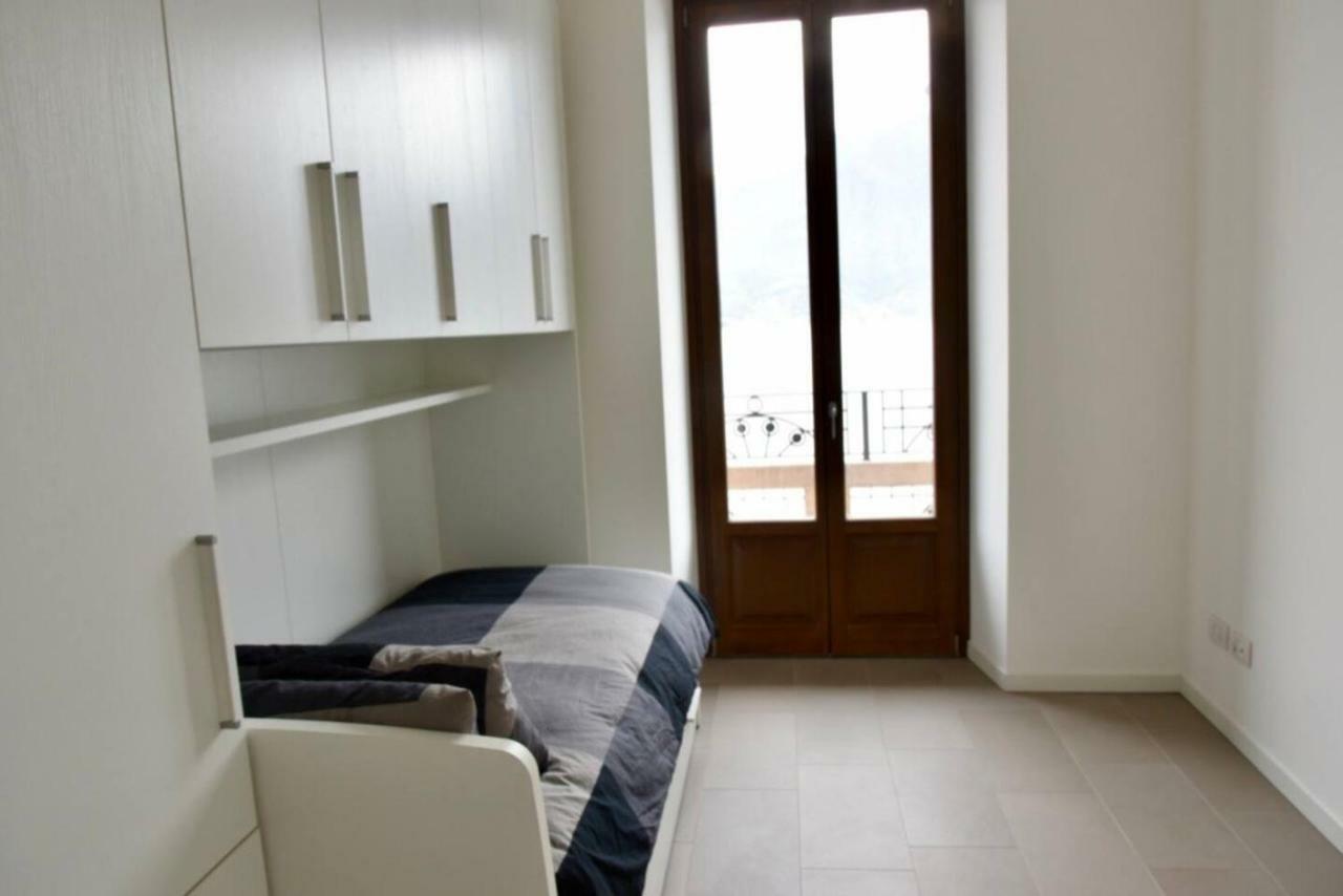 Stylish Lakefront House Lovere Luaran gambar