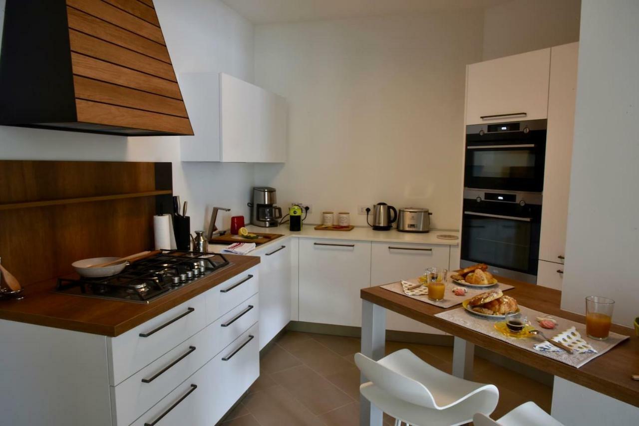Stylish Lakefront House Lovere Luaran gambar