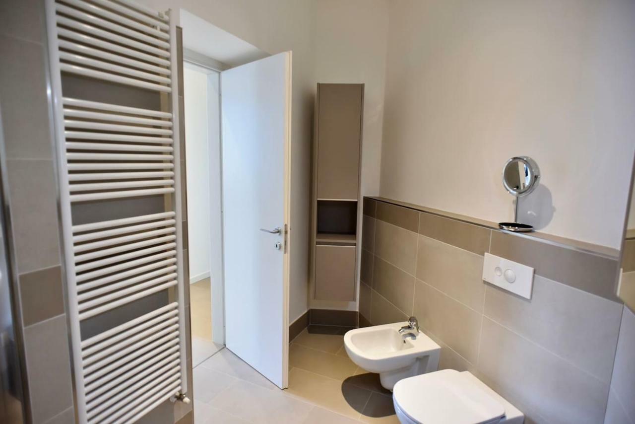 Stylish Lakefront House Lovere Luaran gambar